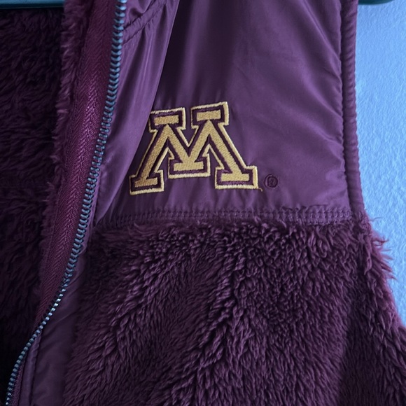 University of Minnesota women’s M sherpa vest - Picture 3 of 8